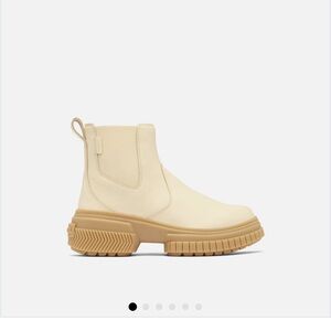 Sorel Cream and Tan Winter Boots